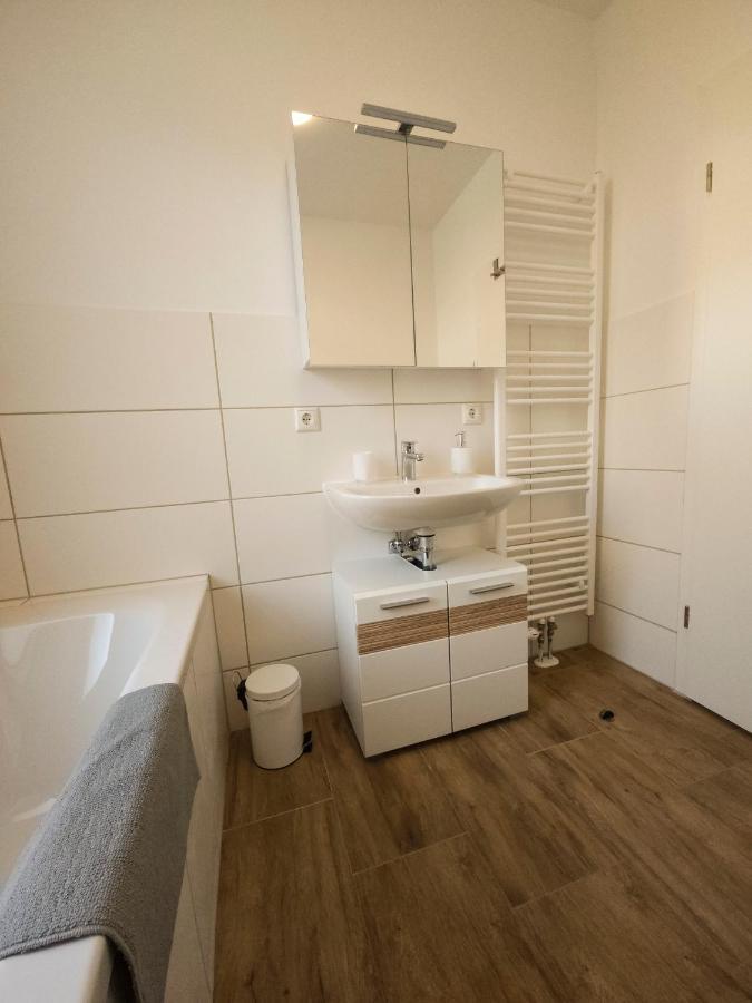 Schoene Ferienwohnung 78M2, 3 Schlafzimmer, 2 Baeder, Zentrumnah, 1Og Эрфурт Экстерьер фото